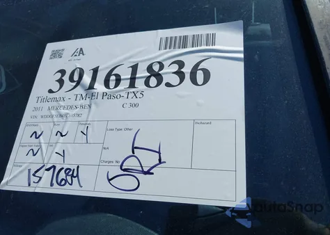 2011 Mercedes-Benz C 300 z USA, uszkodzony, nr VIN WDDGF5EB4BF635782